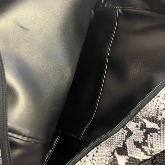 Makeup Junkie Backpack (Size - Medium )‎ NWT main image 4